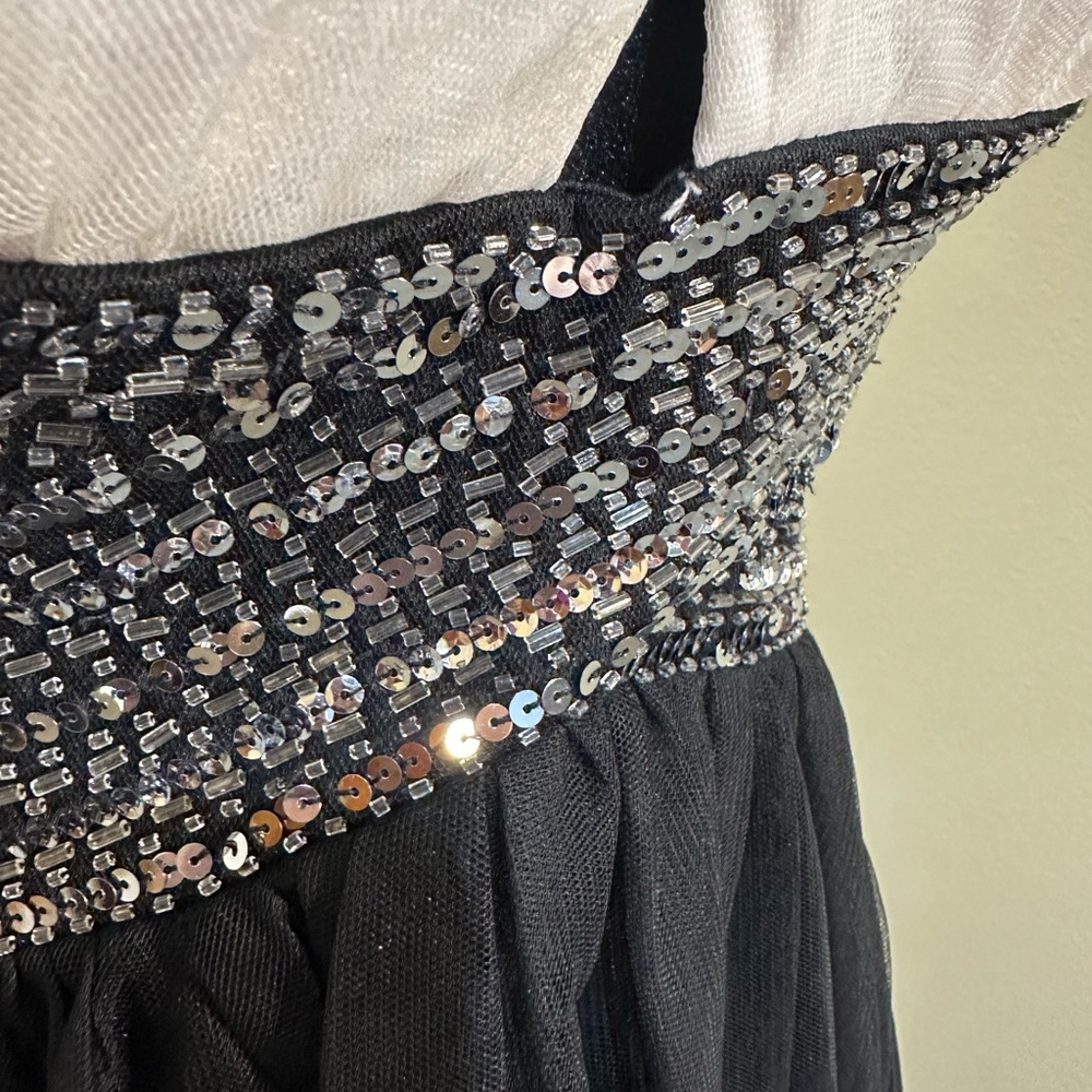 Fancy unique black & white tulle halter mini dress. By Blondie. Size 1 - Picture 3 of 9